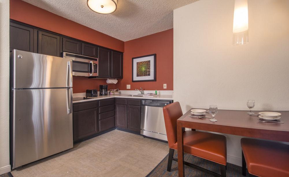 Residence Inn Fairfax Меррифилд Экстерьер фото
