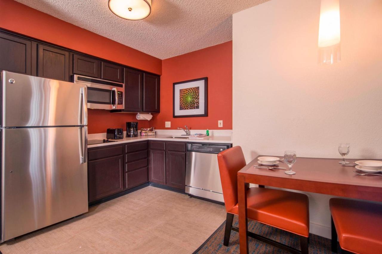Residence Inn Fairfax Меррифилд Экстерьер фото