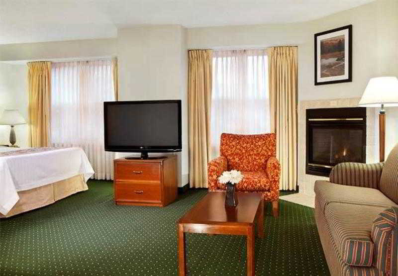 Residence Inn Fairfax Меррифилд Экстерьер фото