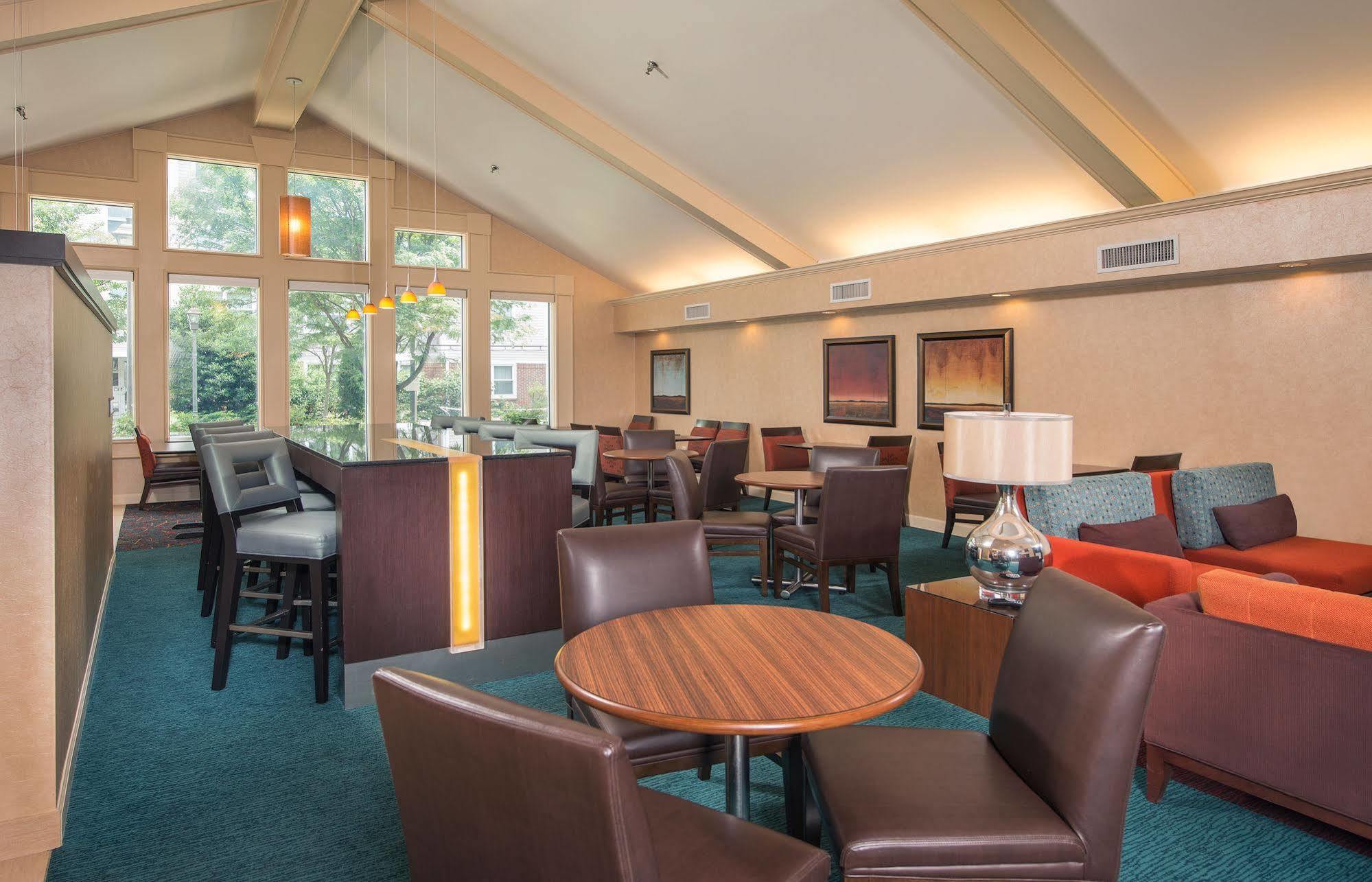 Residence Inn Fairfax Меррифилд Экстерьер фото