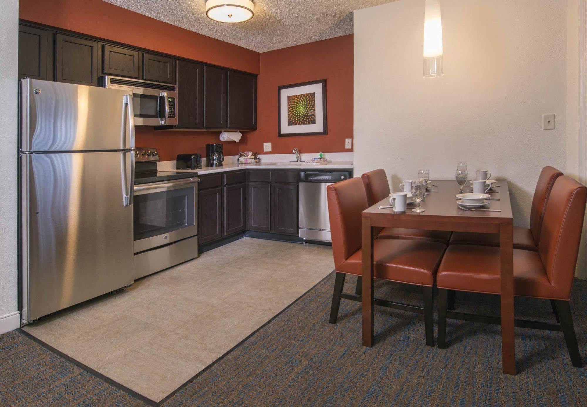 Residence Inn Fairfax Меррифилд Экстерьер фото